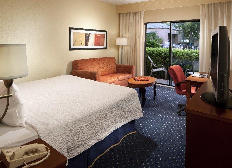Courtyard Miami Airport West/Doral Hotel Room photo